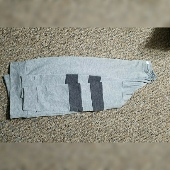 Light gray pullover. - Picture 4 of 4